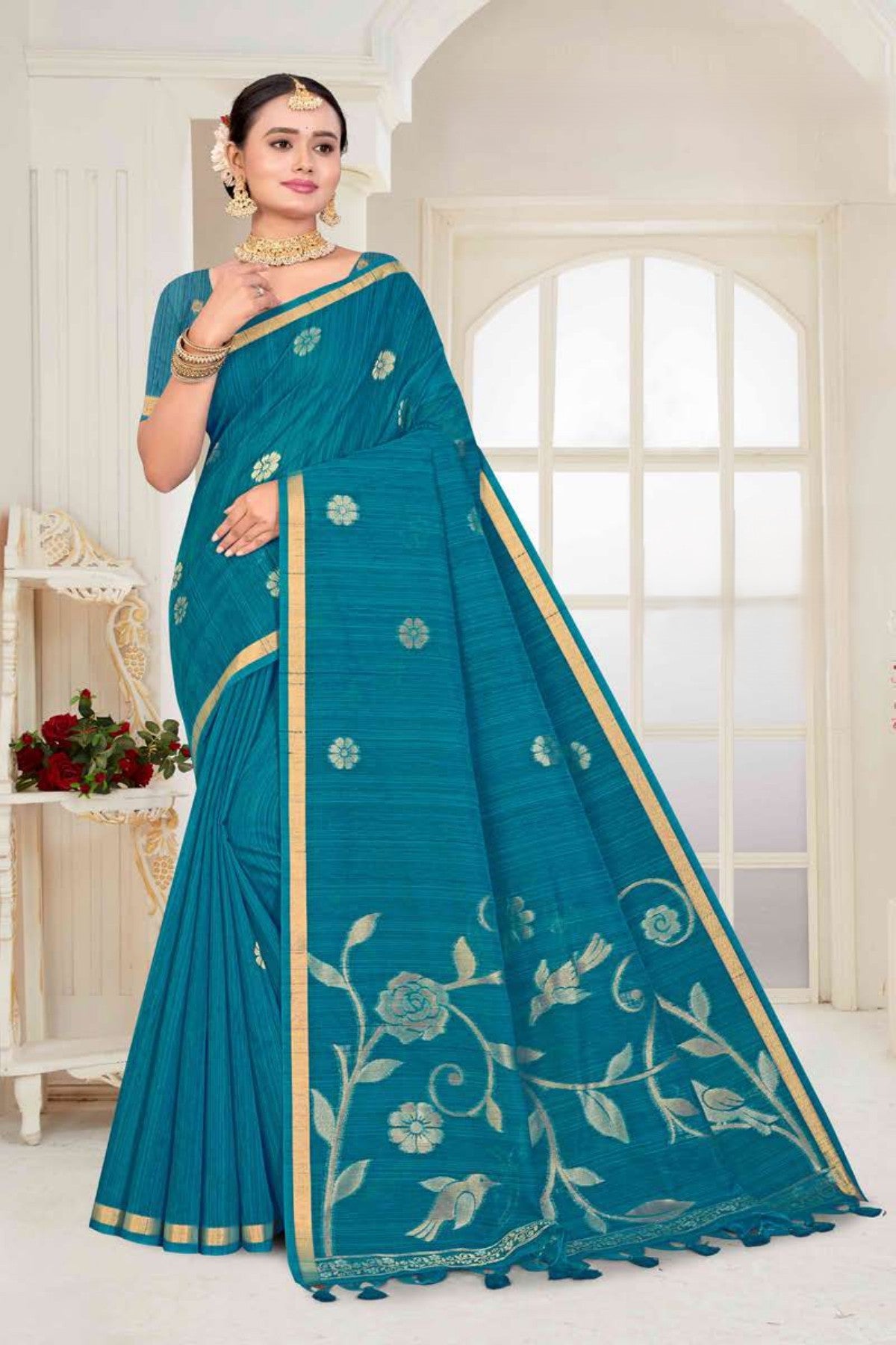 Zartari Blended Mul Cotton Saree with Elegant Floral Woven Pallu & Gold Zari Border