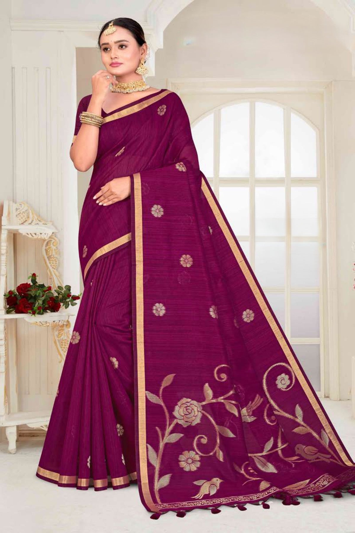 Zartari Blended Mul Cotton Saree with Elegant Floral Woven Pallu & Gold Zari Border
