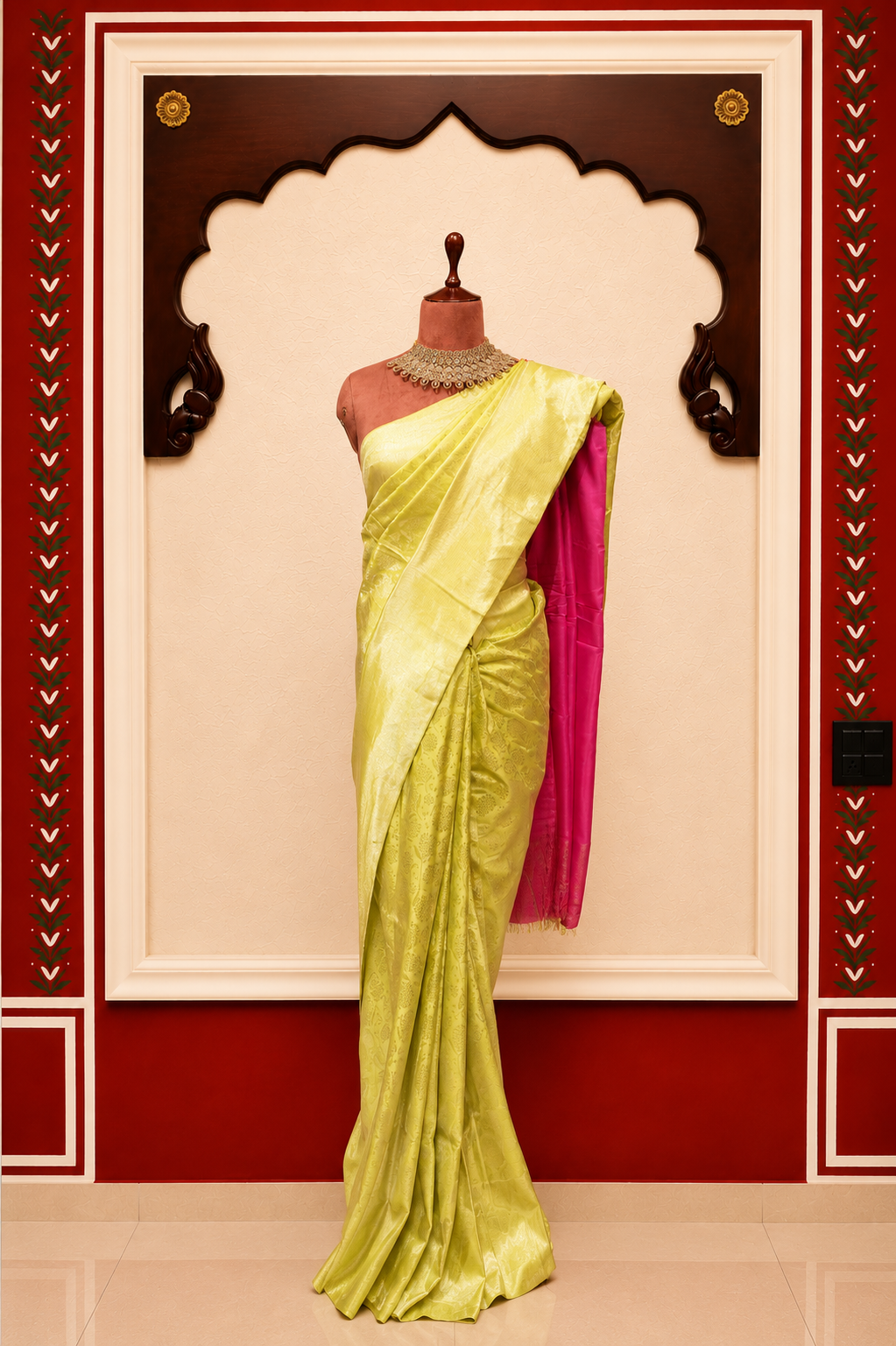 Zartari Handwoven Kanjivaram Silk Saree | Parrot Green with Pink Contrast Pallu | Traditional Wedding Silk Saree