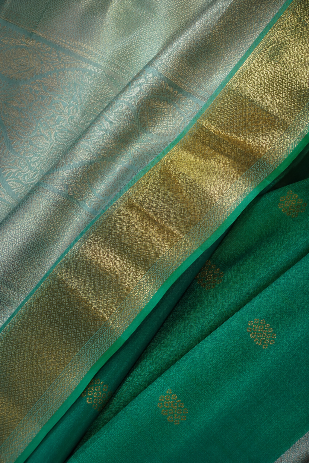 Zartari Handwoven Kanjivaram Silk Saree | Silver Tissue with Emerald Green Gold Zari Border | Premium Wedding Silk Saree