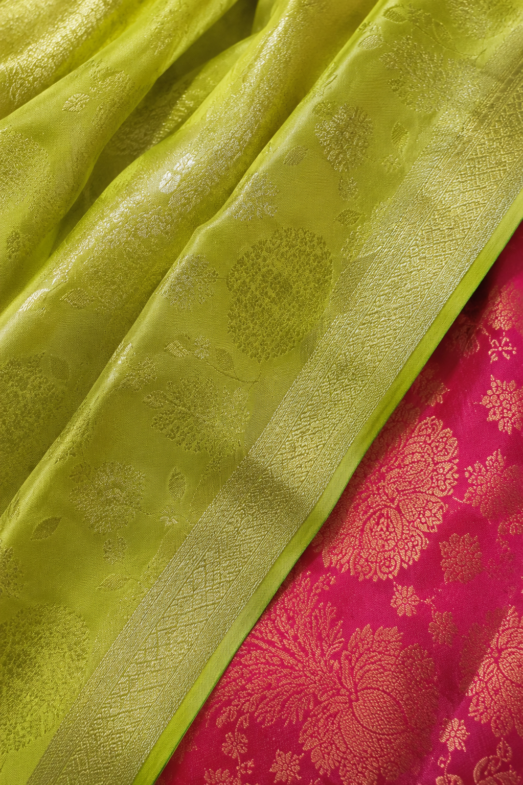Zartari Handwoven Kanjivaram Silk Saree | Parrot Green with Pink Contrast Pallu | Traditional Wedding Silk Saree
