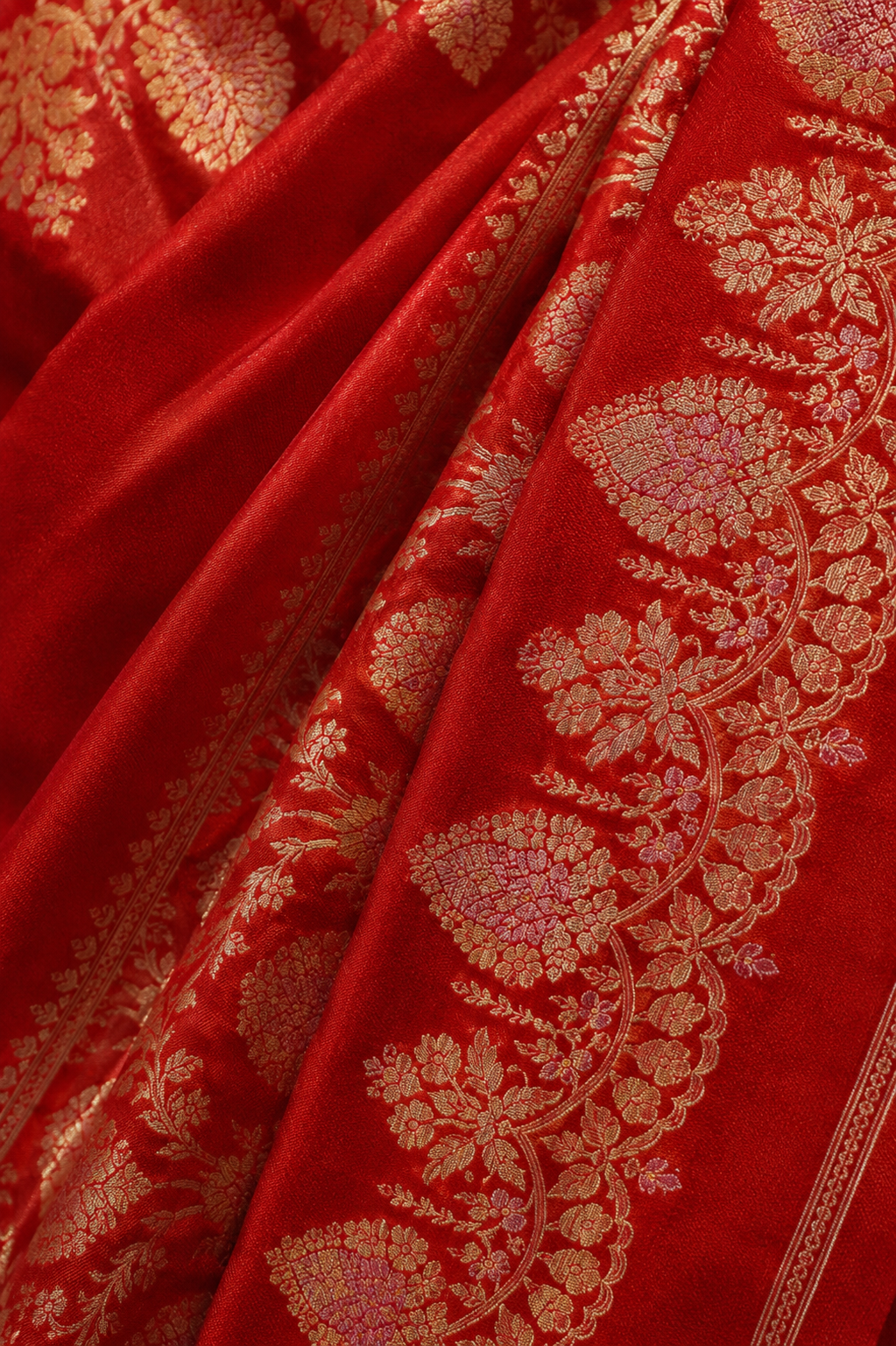 Zartari Red Banarasi Silk Saree with Zari Floral Border & Butti Work Blouse