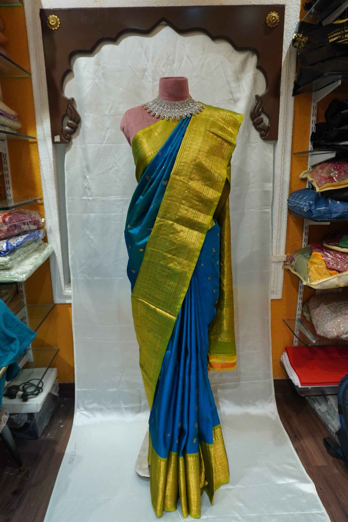 ZARTARI Handwoven Paithani Silk Saree – Royal Blue with Olive Green Antique Gold Zari Border