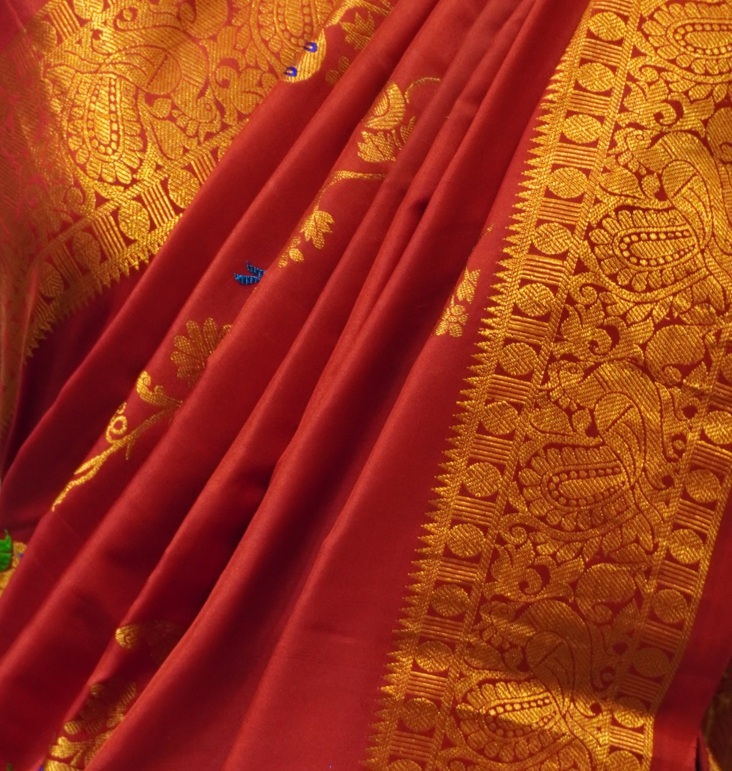 ZARTARI Handwoven Paithani Silk Saree – Deep Maroon with Antique Gold Zari Border & Multicolor Peacock Motifs
