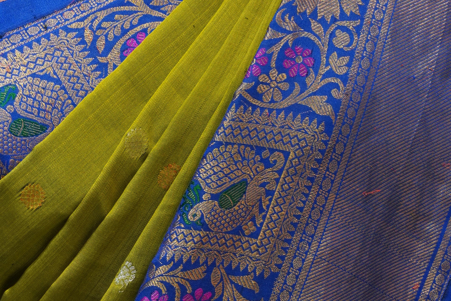 ZARTARI Handwoven Paithani Silk Saree – Olive Green with Royal Blue Floral Zari Border & Rich Woven Pallu