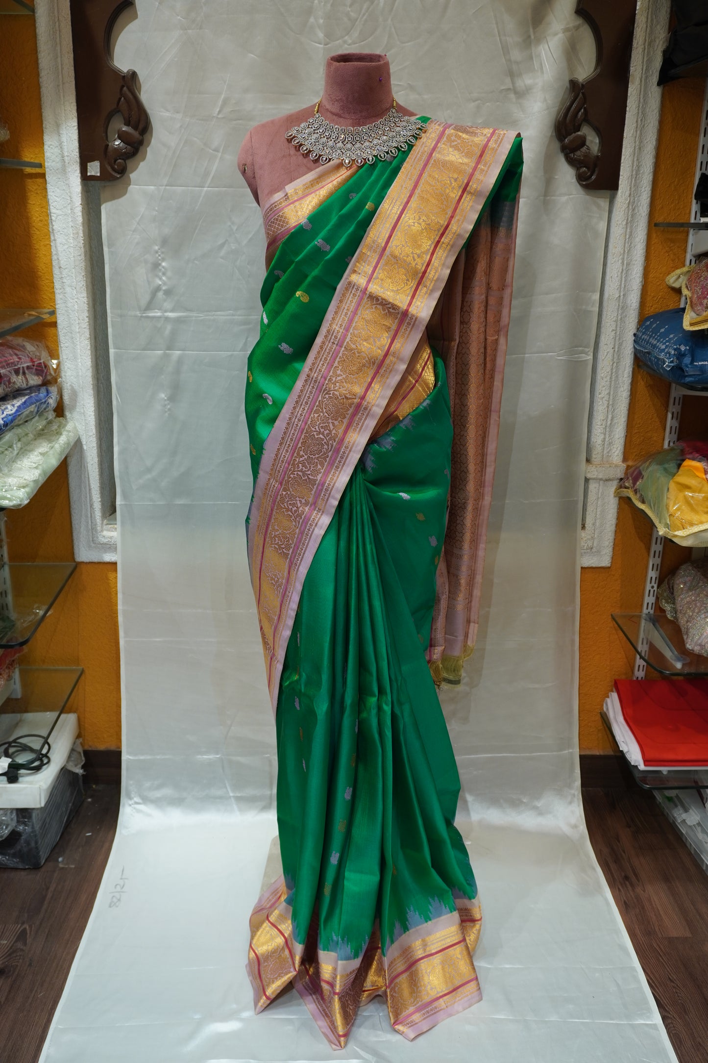 ZARTARI Handwoven Paithani Silk Saree – Emerald Green & Lilac Pink with Floral Zari Border